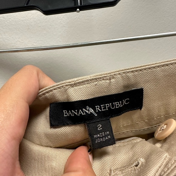 Banana Republic khaki shorts with button pockets size 2 - Picture 3 of 3